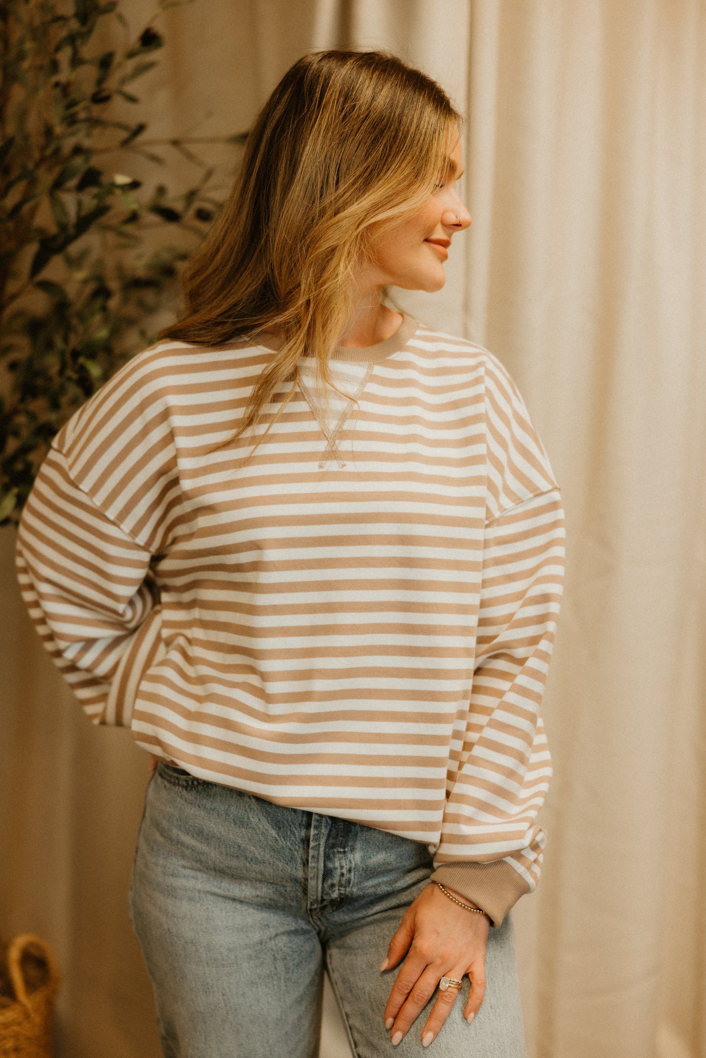 THE OVERSIZED STRIPED CREWNECK