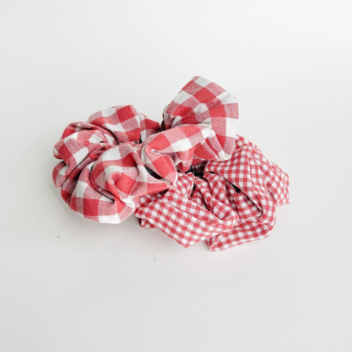 THE RED GINGHAM SCRUNCHIE SET