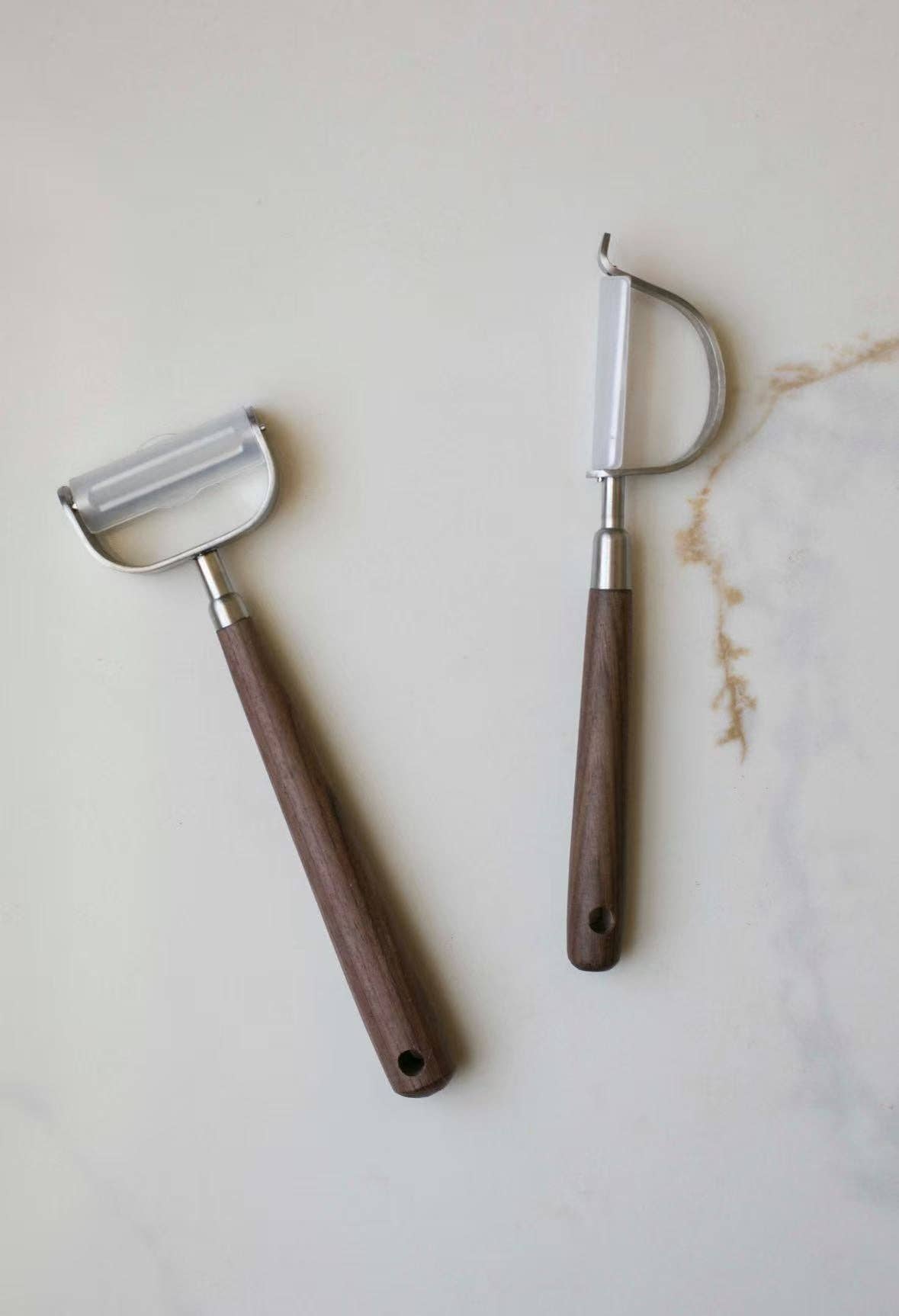 HEIRLOOM FRUIT +VEGGIE PEELER