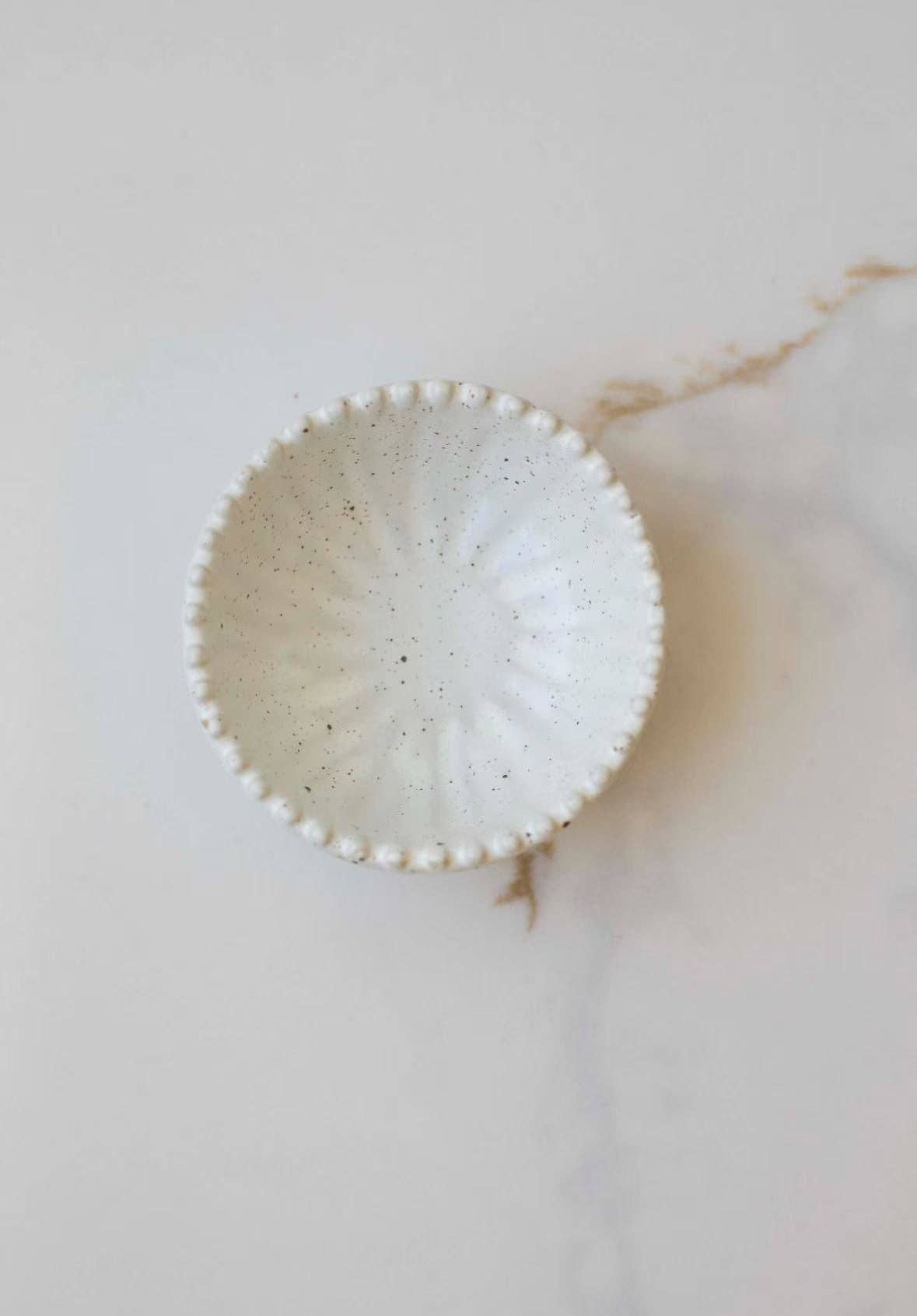 RUFFLED EDGE CERAMIC PINCH BOWL