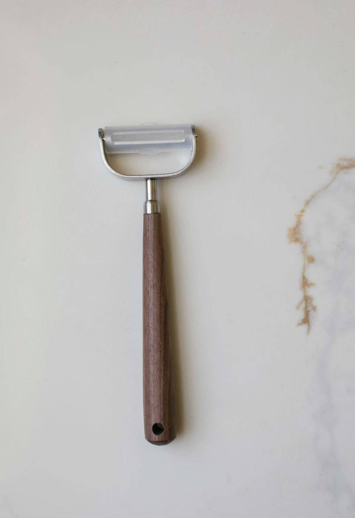 HEIRLOOM FRUIT +VEGGIE PEELER