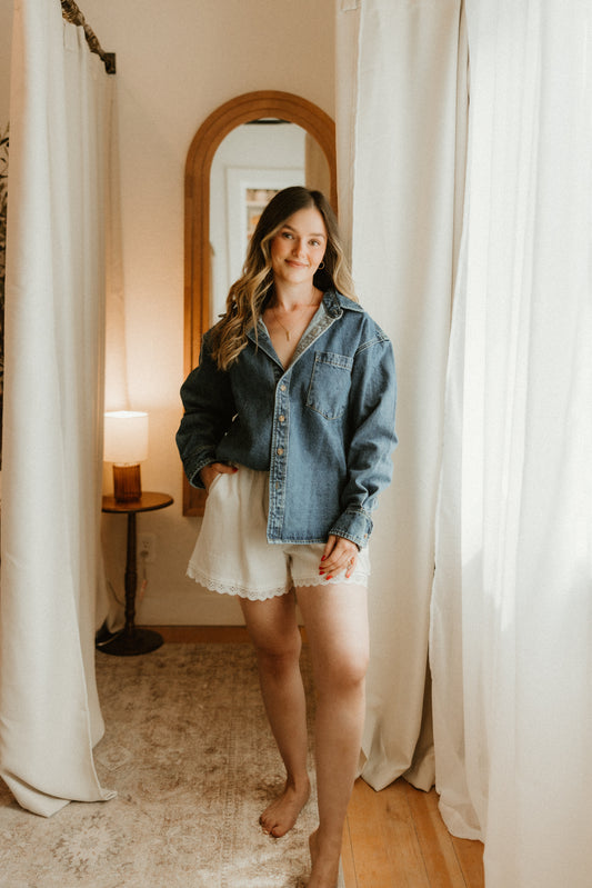 THE WASHED DENIM BUTTON DOWN