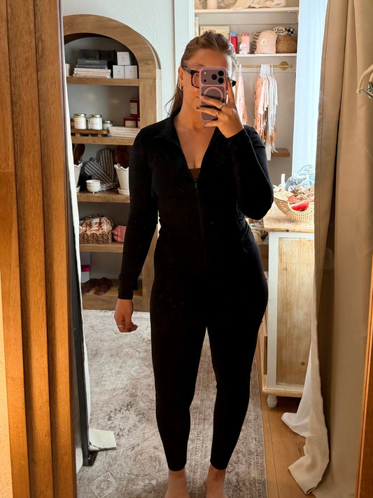 THE ALIGNED FITTED ZIP UP