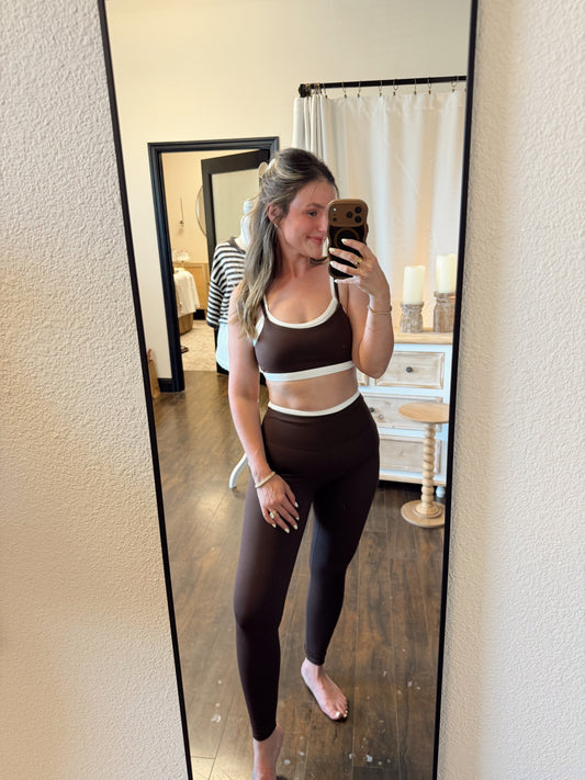 THE CONTRAST LEGGING