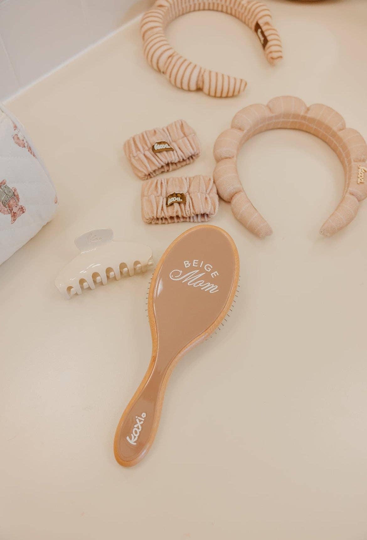 THE BEIGE MOM HAIR BRUSH + MIDI CLAW SET