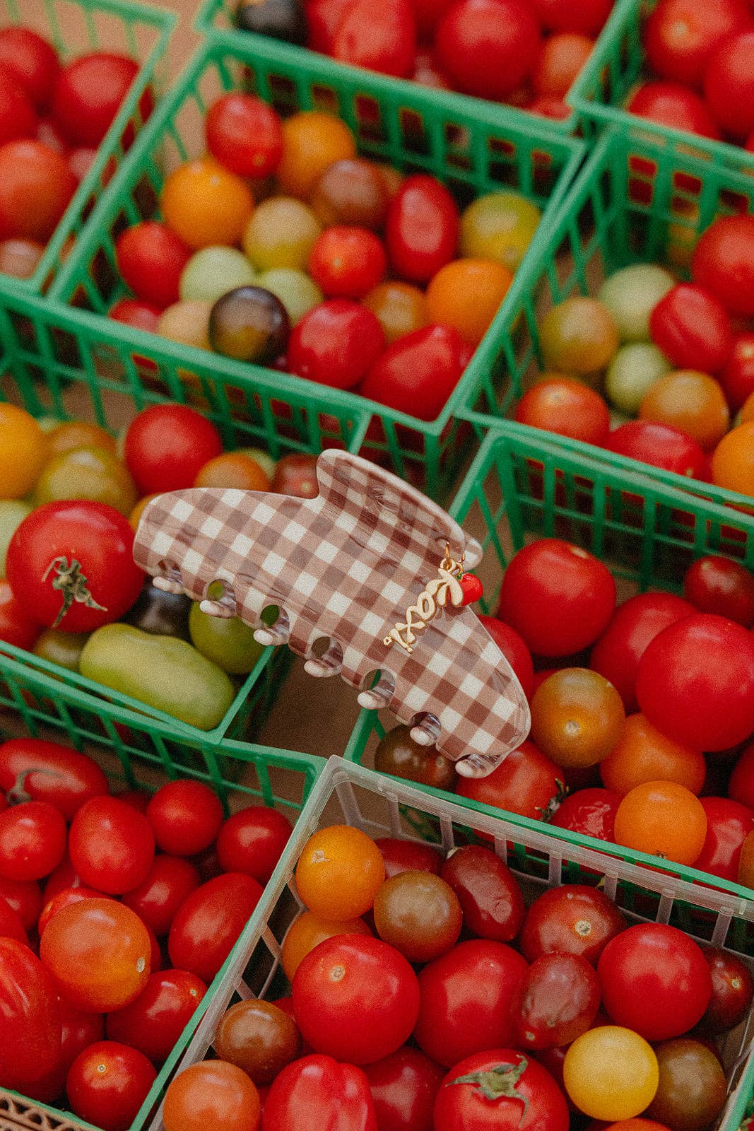 THE BROWN GINGHAM TOMATO CHARM OVERSIZED CLAW