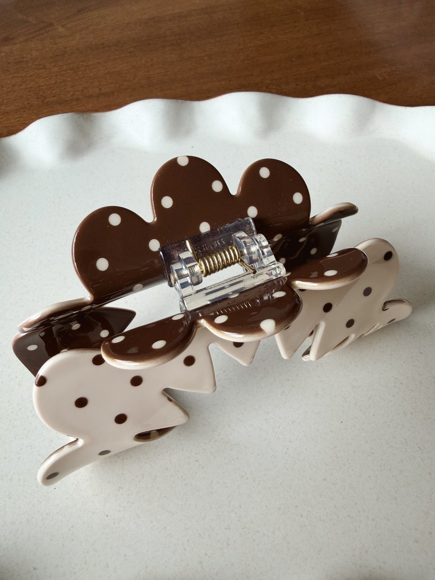 THE BROWN + CREAM PETAL CLAW