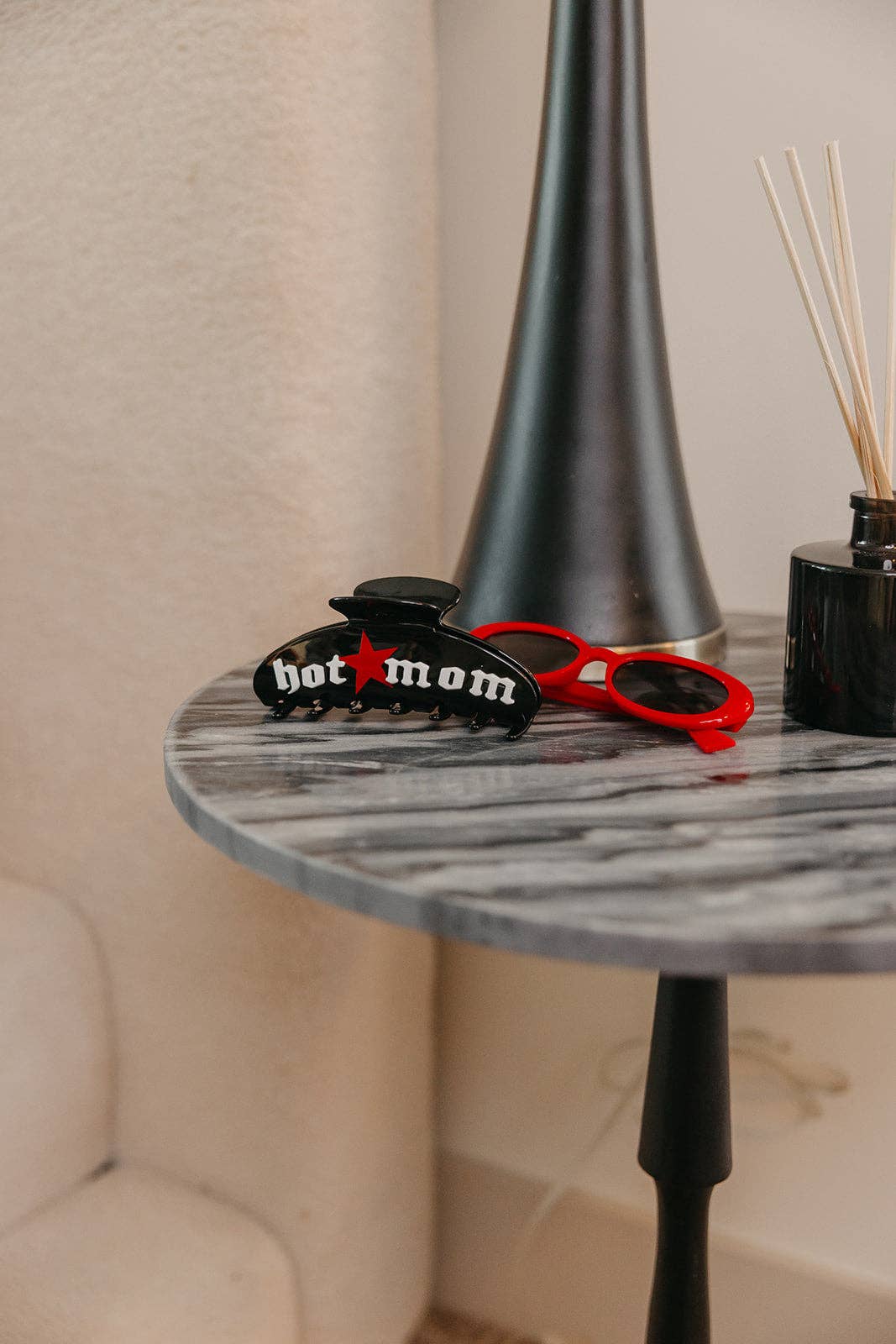 THE HOT MOM CLAW