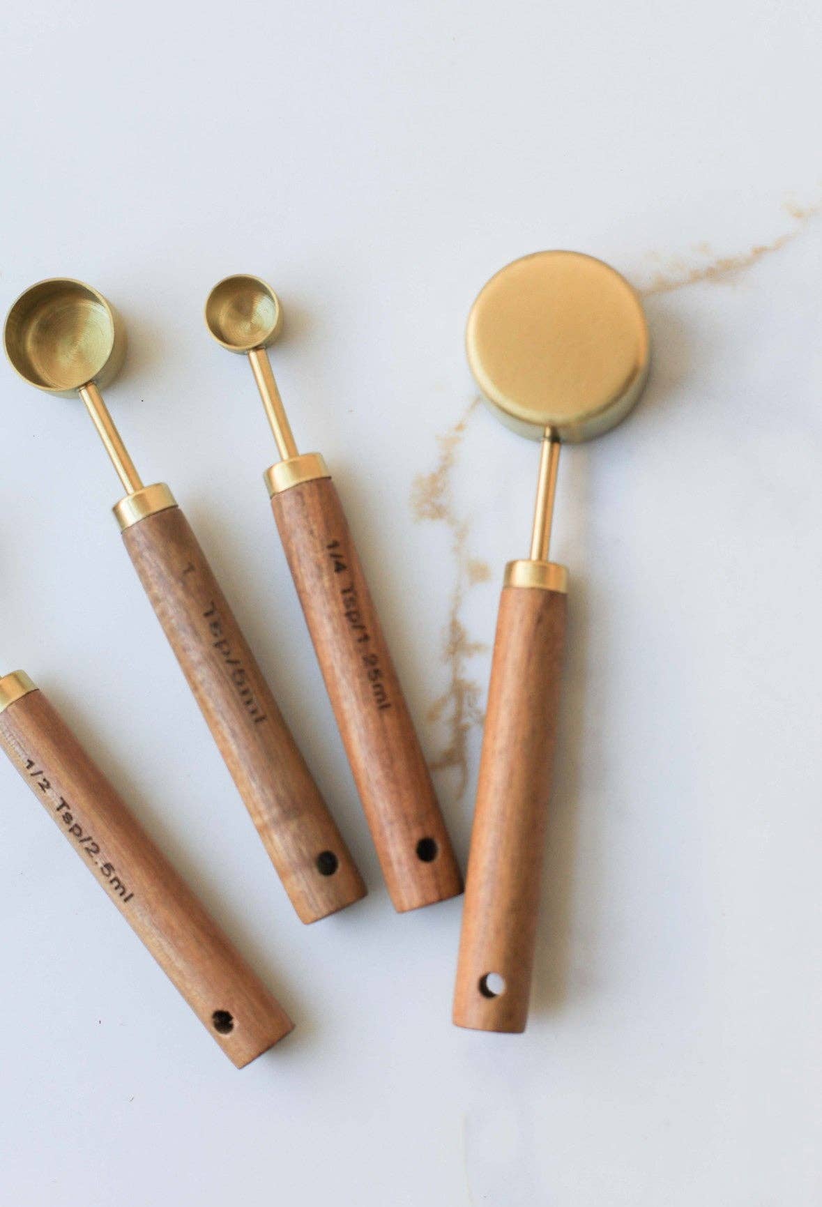 THE WOOD HANDLE MEASURING SET