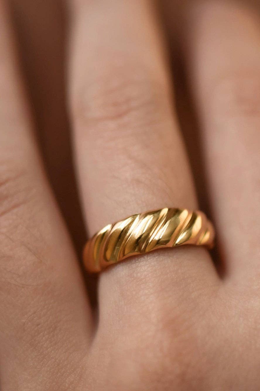 GOLD RING - I