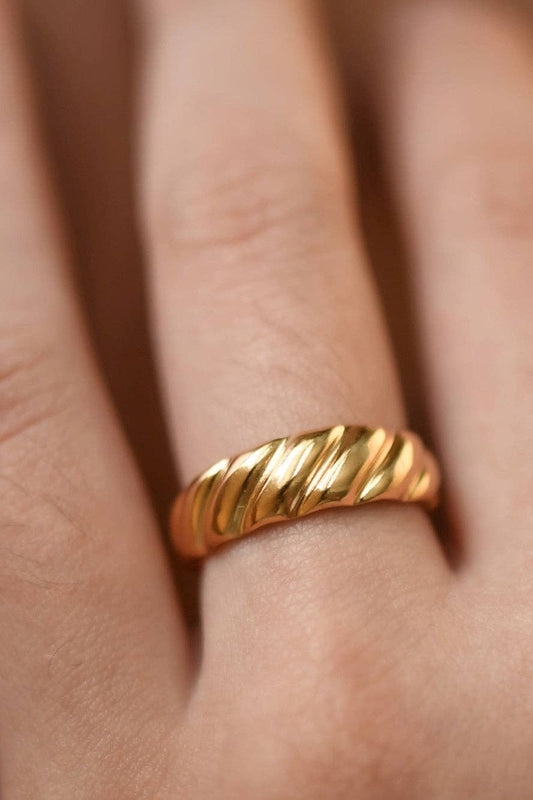 GOLD RING - I