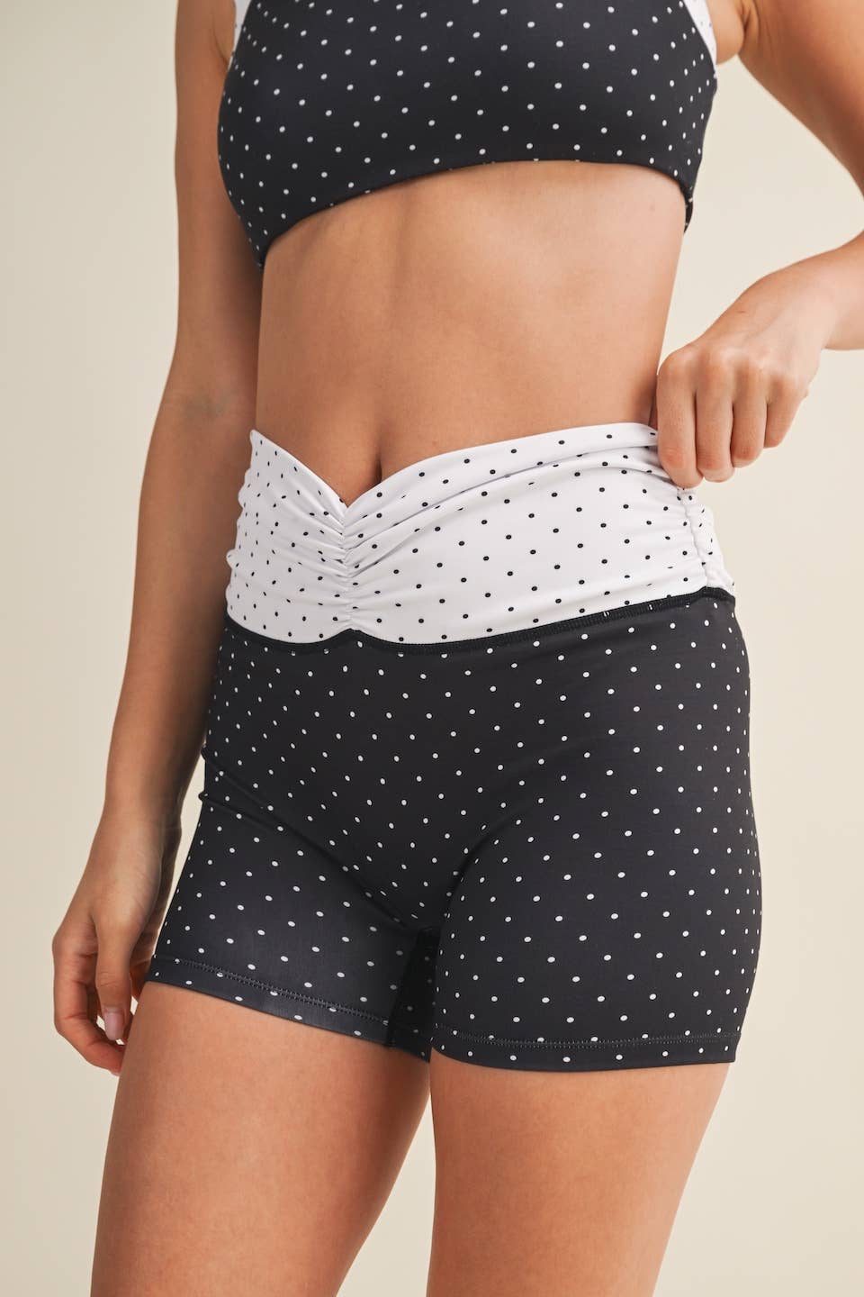 THE POLKA DOT SCRUNCH SHORT