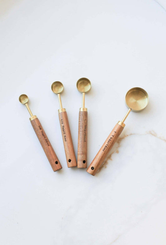 THE WOOD HANDLE MEASURING SET