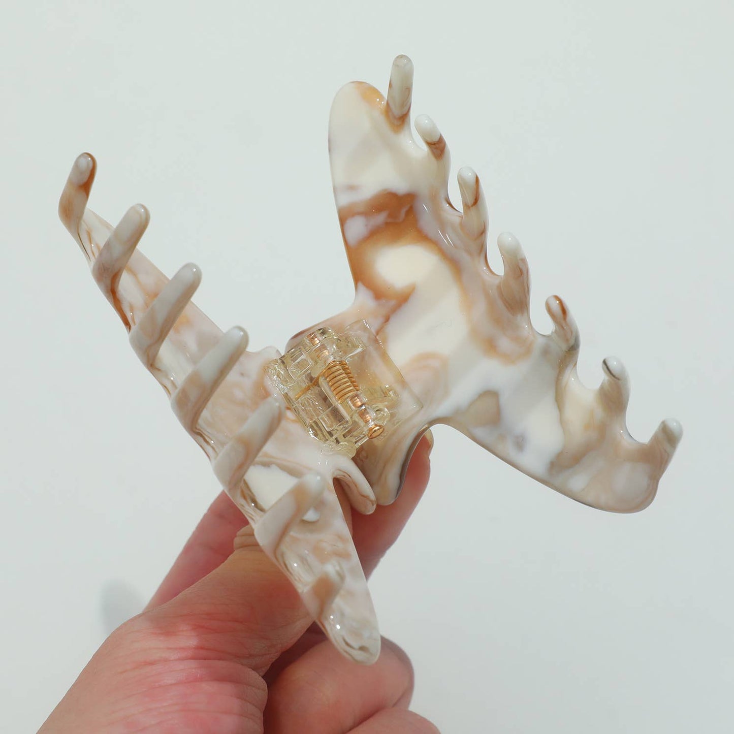 THE CALACATTA GOLD CLAW CLIPS