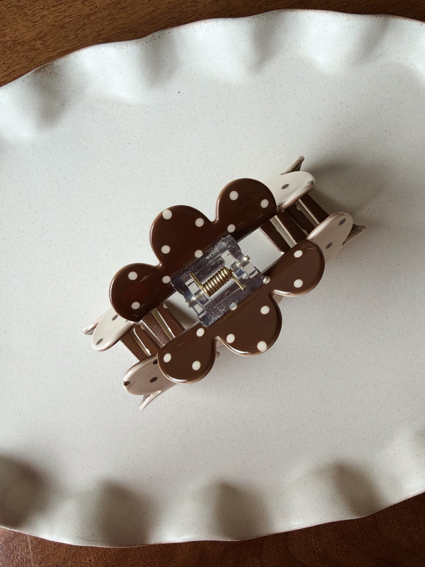 THE BROWN + CREAM PETAL CLAW