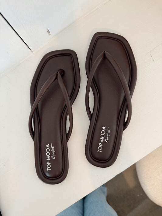 THE EVERYDAY FLIP FLOP