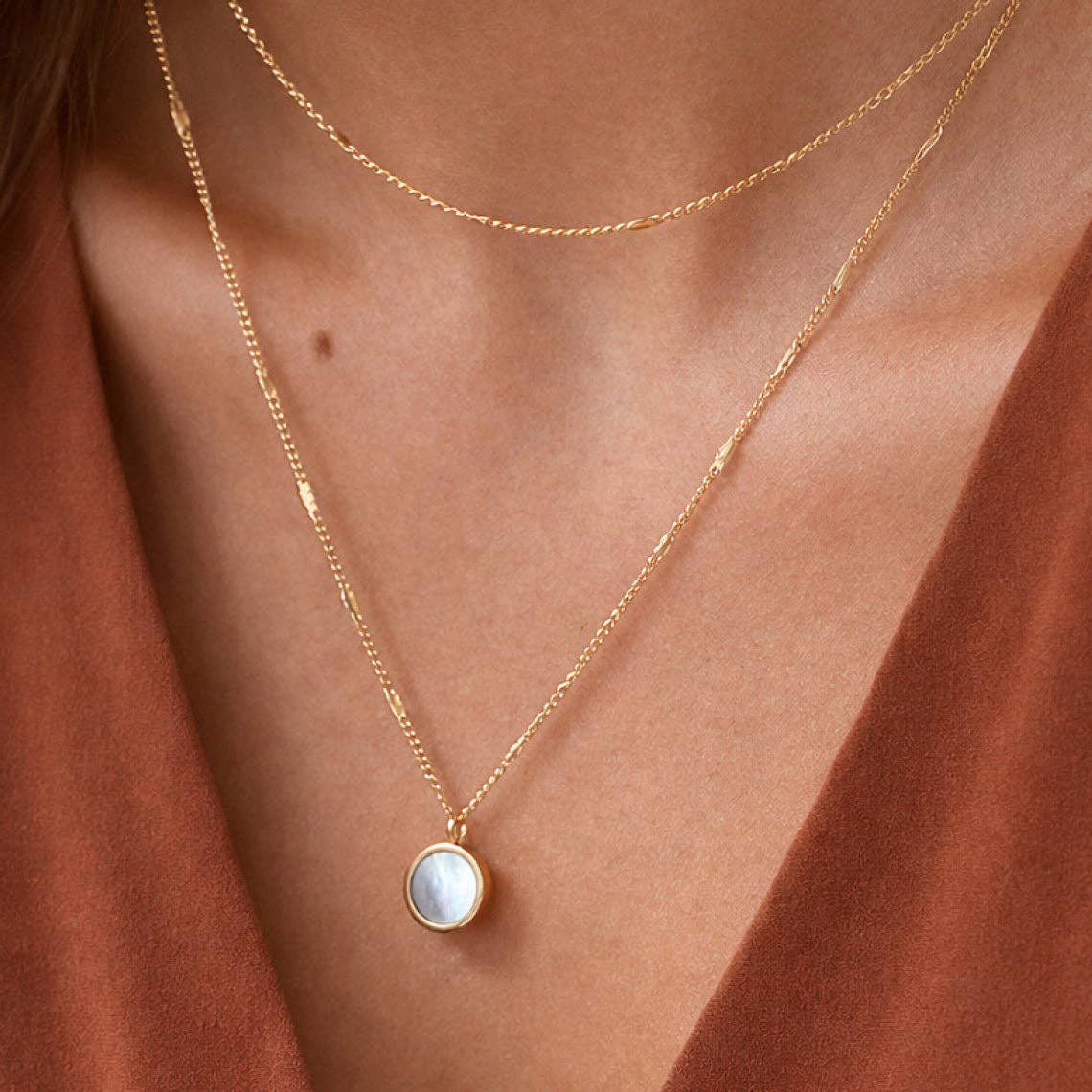 DOUBLE LAYERED GOLD PENDANT NECKLACE