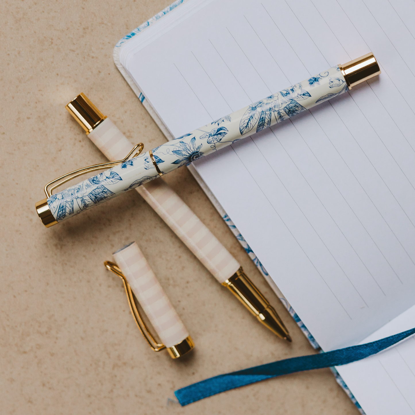 THE DAINTY PEN SET