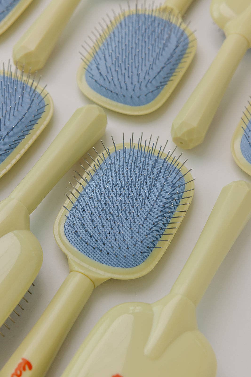 THE SCALP TO ENDS BRUSH
