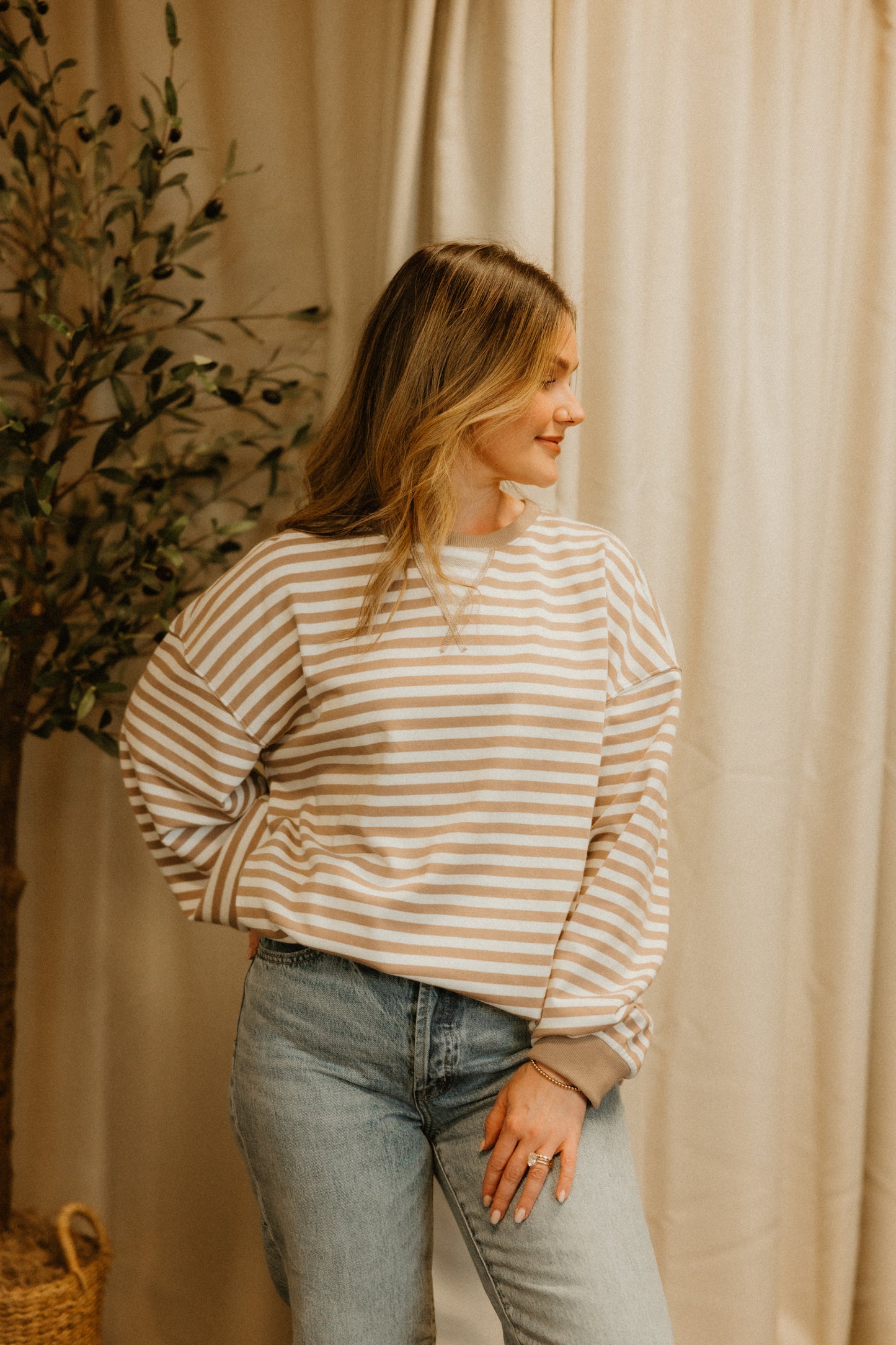 THE OVERSIZED STRIPED CREWNECK