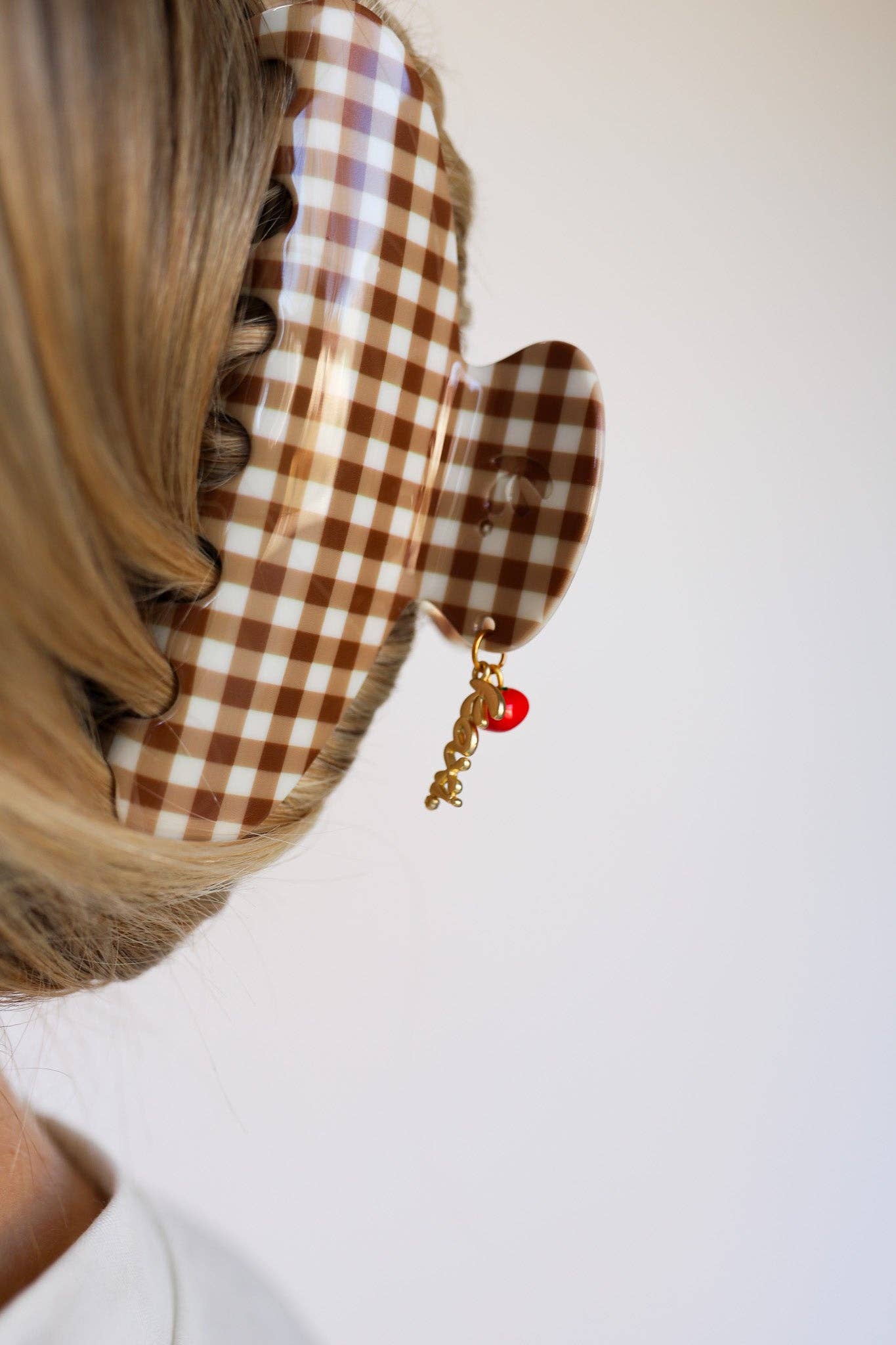 THE BROWN GINGHAM TOMATO CHARM OVERSIZED CLAW