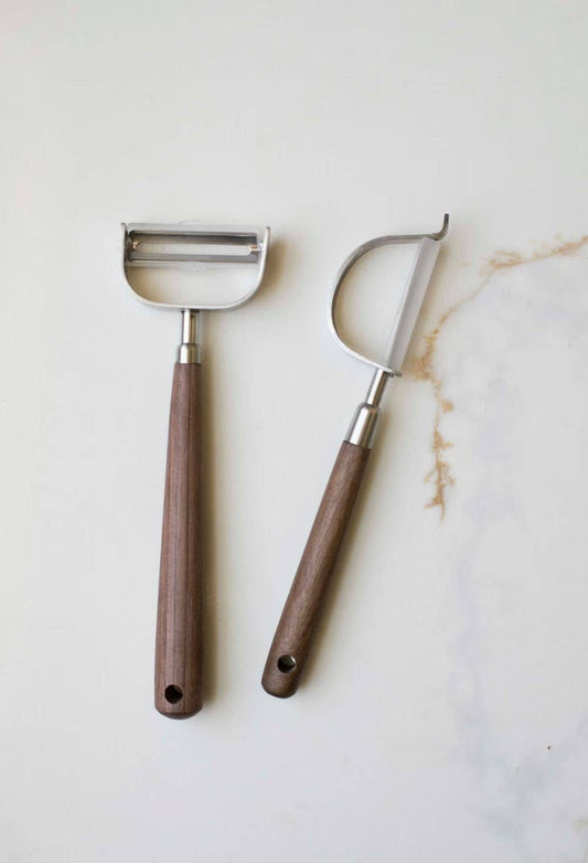 HEIRLOOM FRUIT +VEGGIE PEELER