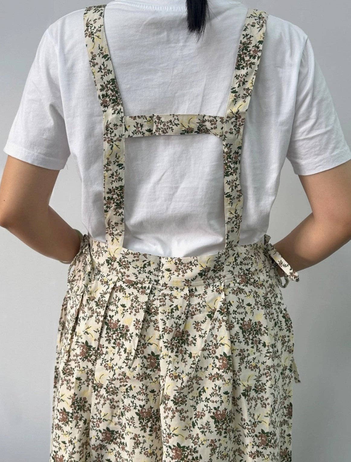 THE COTTON FLORAL APRON