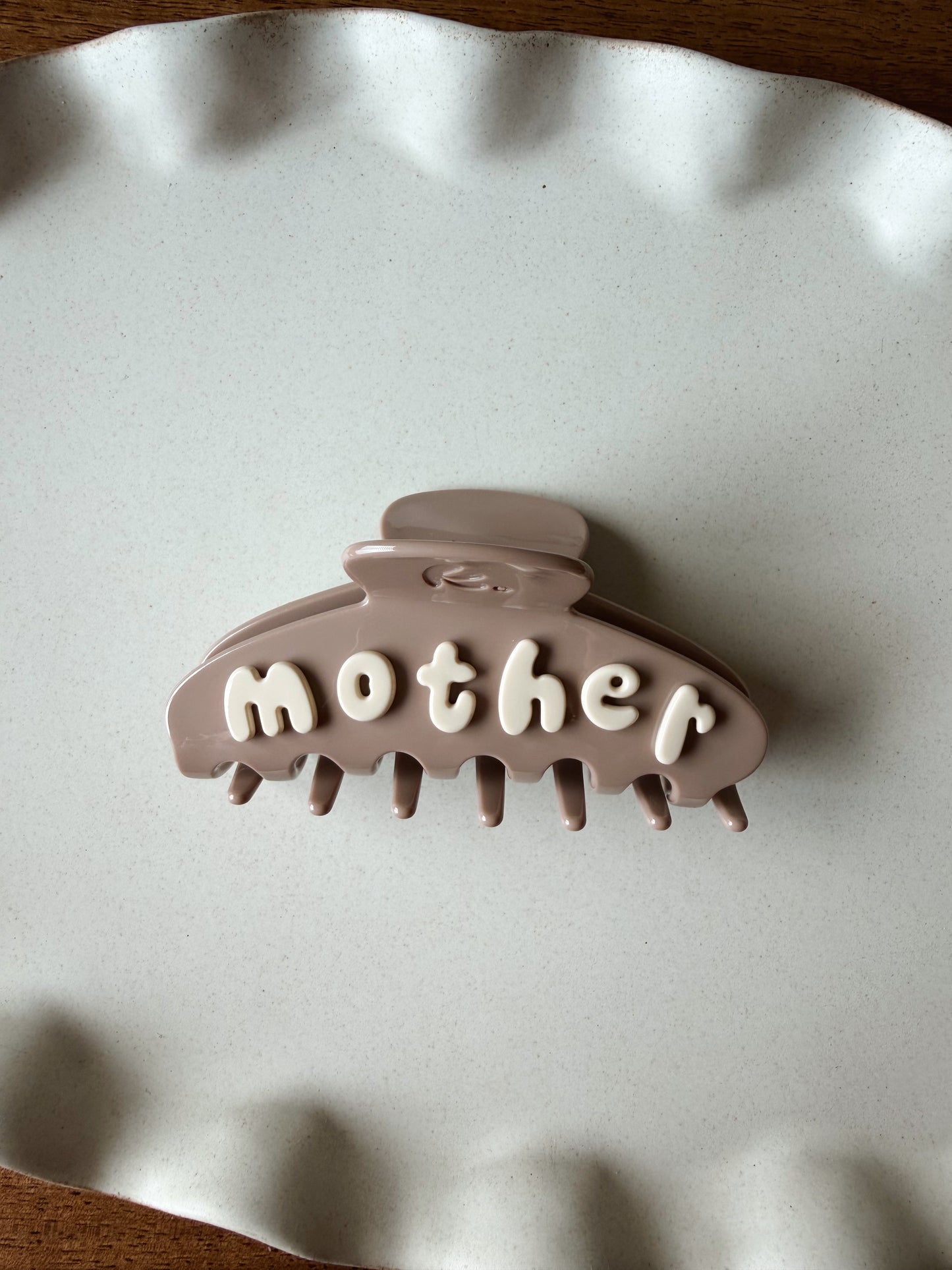 THE MOTHERHOOD CLAW