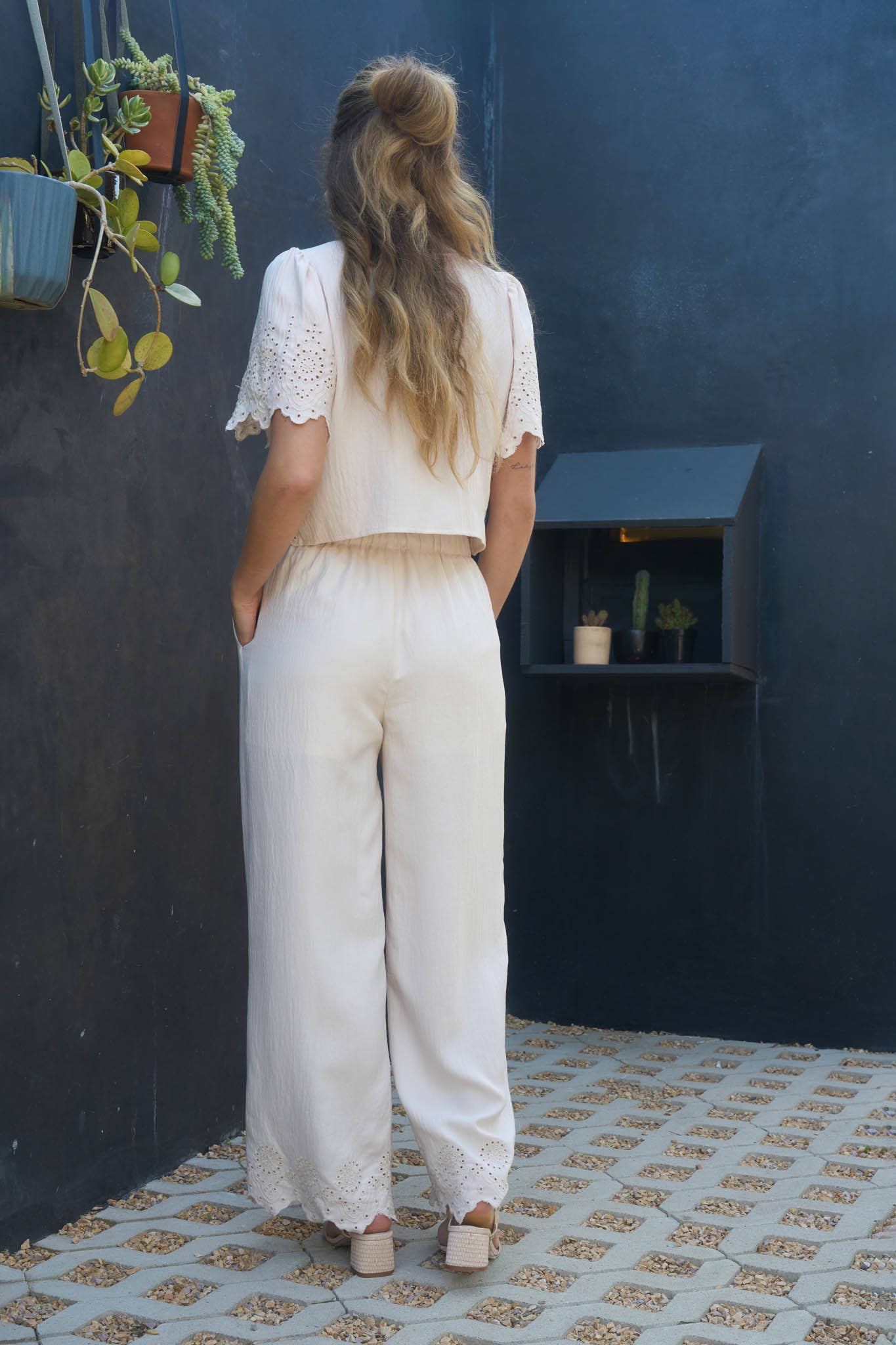 THE IVORY ISLE SET