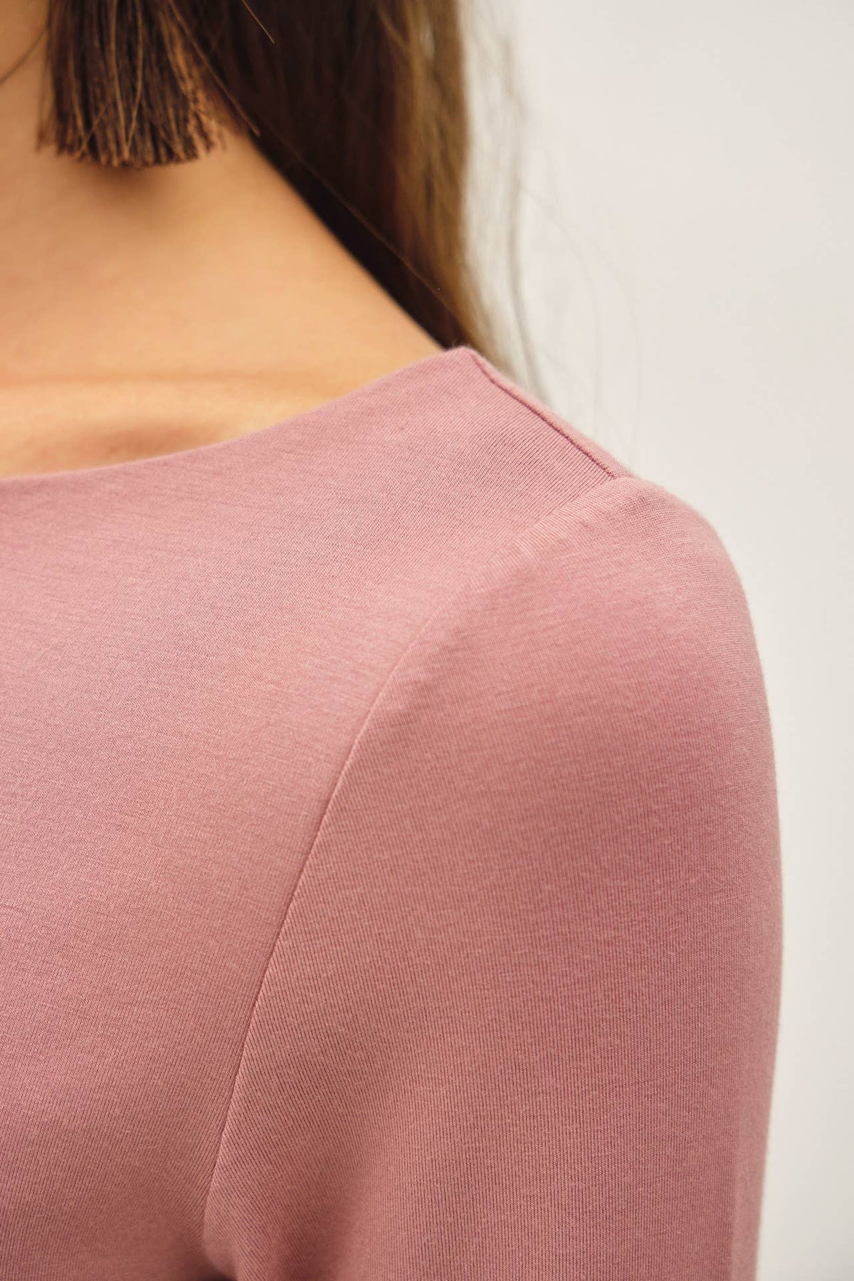 THE EVERYDAY CROPPED BOATNECK