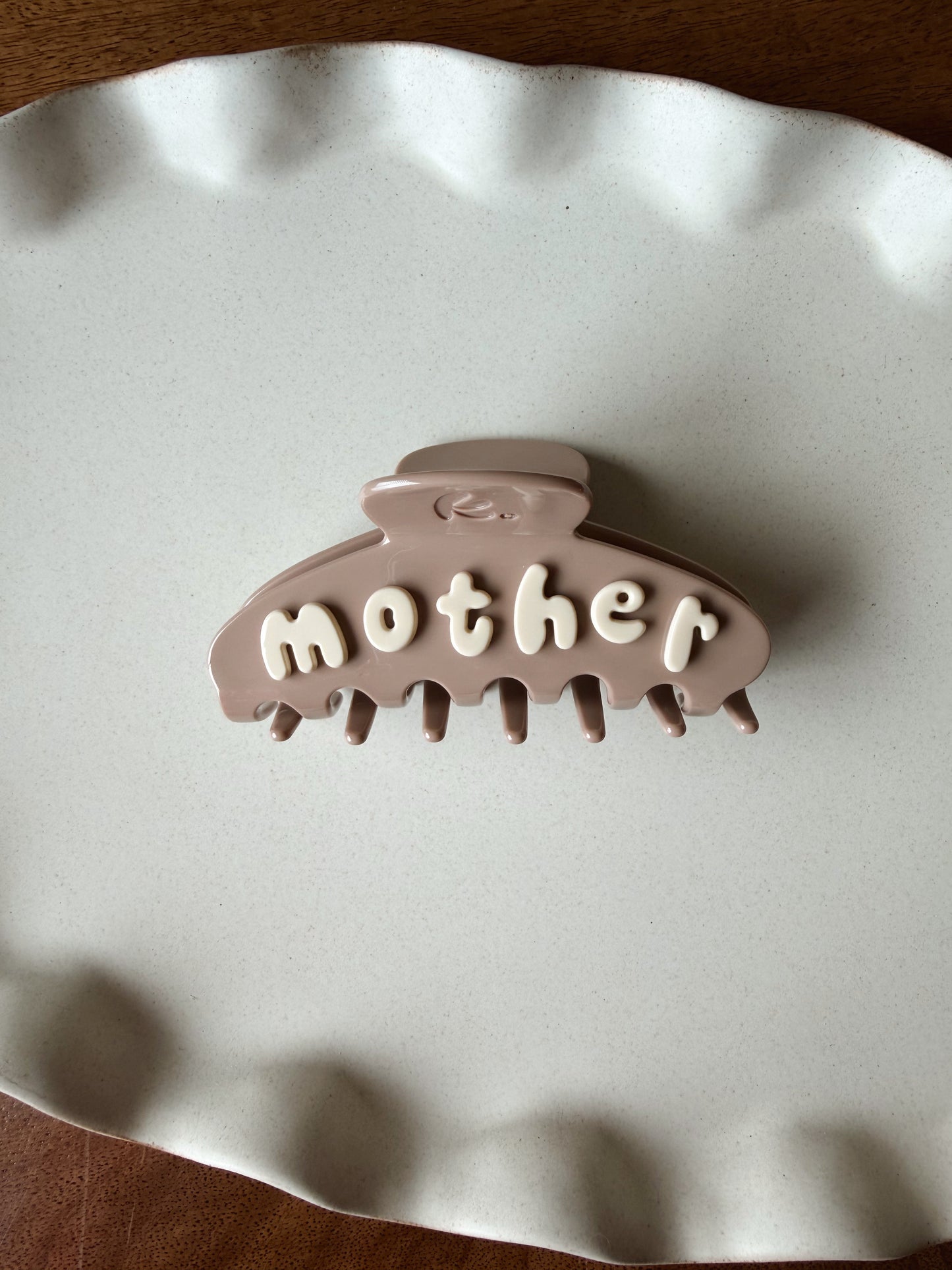THE MOTHERHOOD CLAW