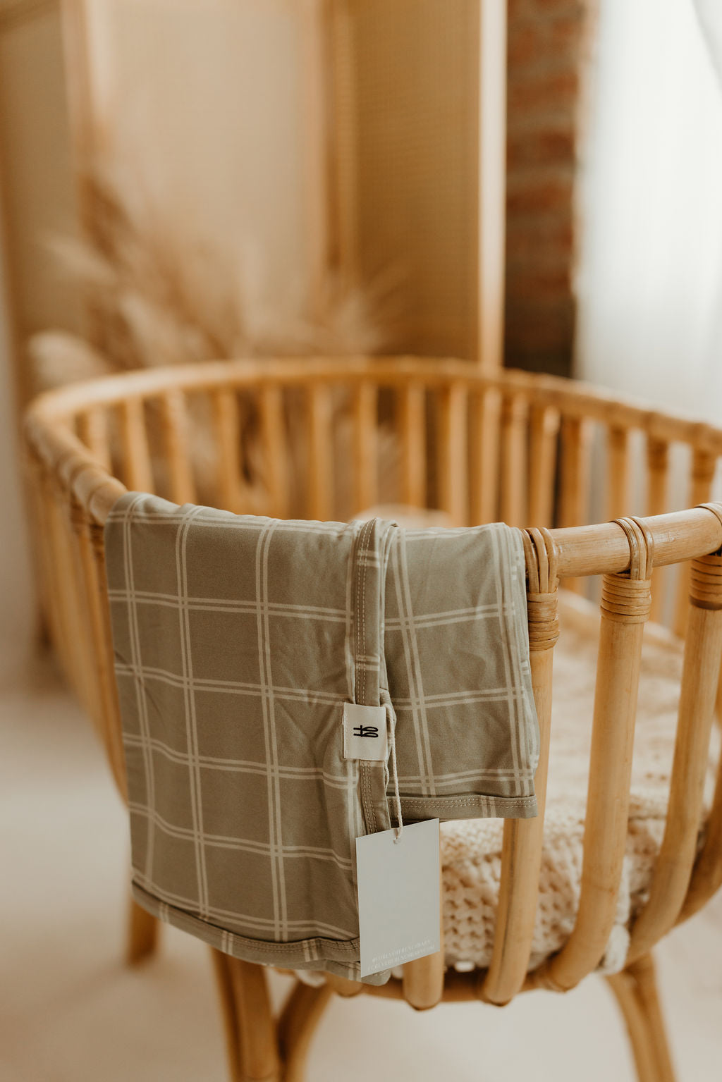 LINEN GRID SWADDLE