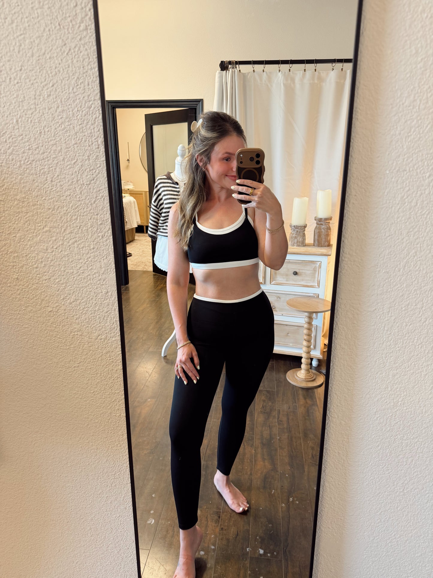 THE CONTRAST LEGGING