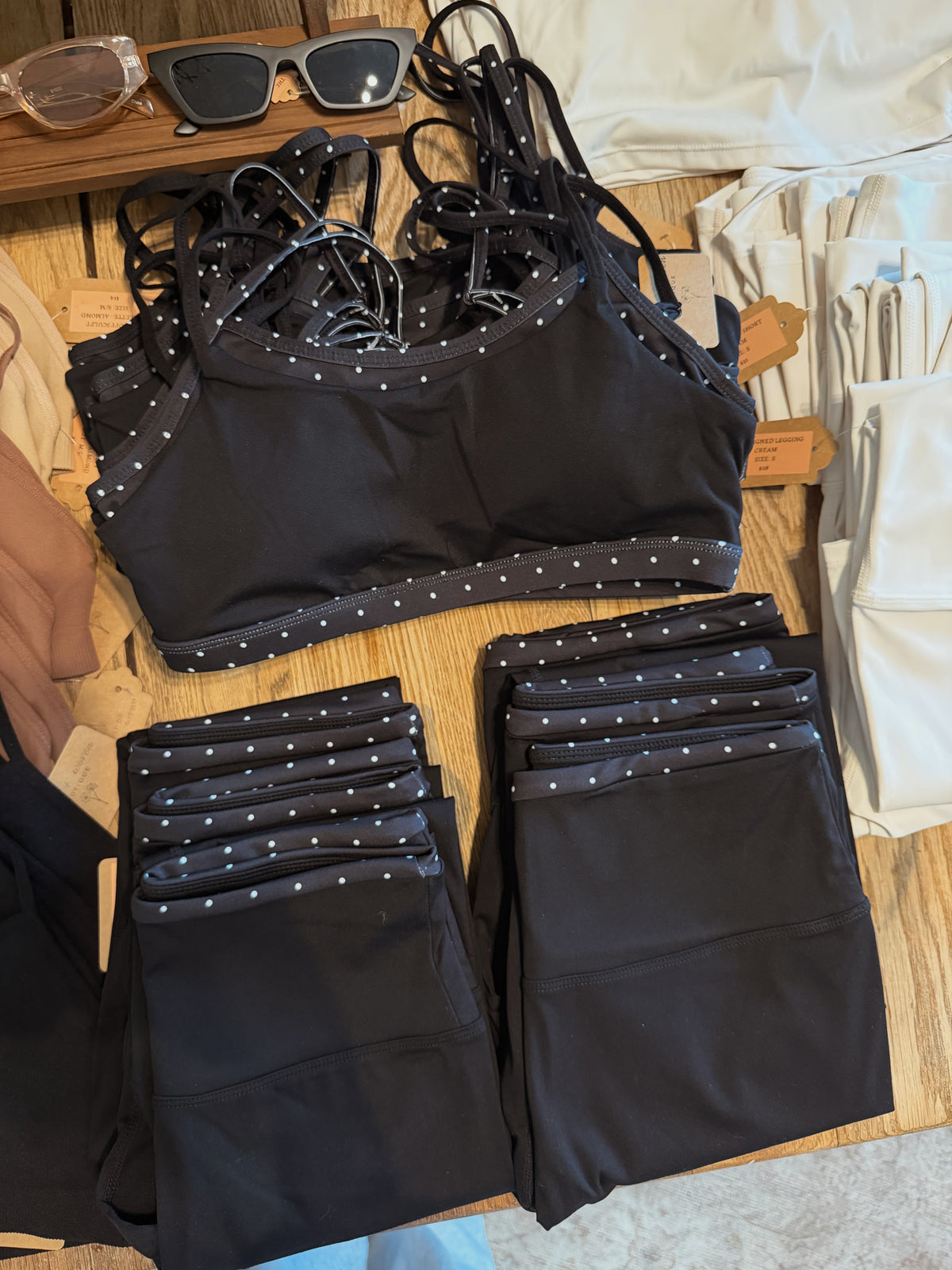 THE CONTRAST LEGGING