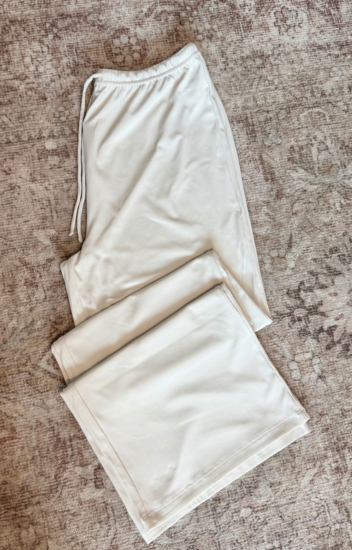 THE EVERYDAY NYLON PANT