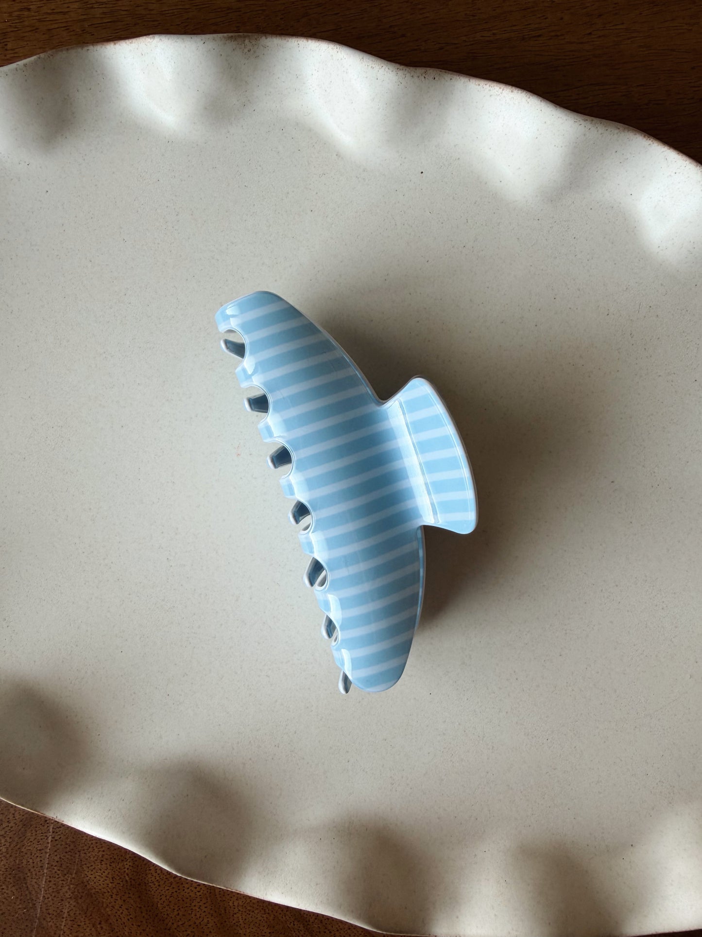 THE COASTAL STRIPE CLAW