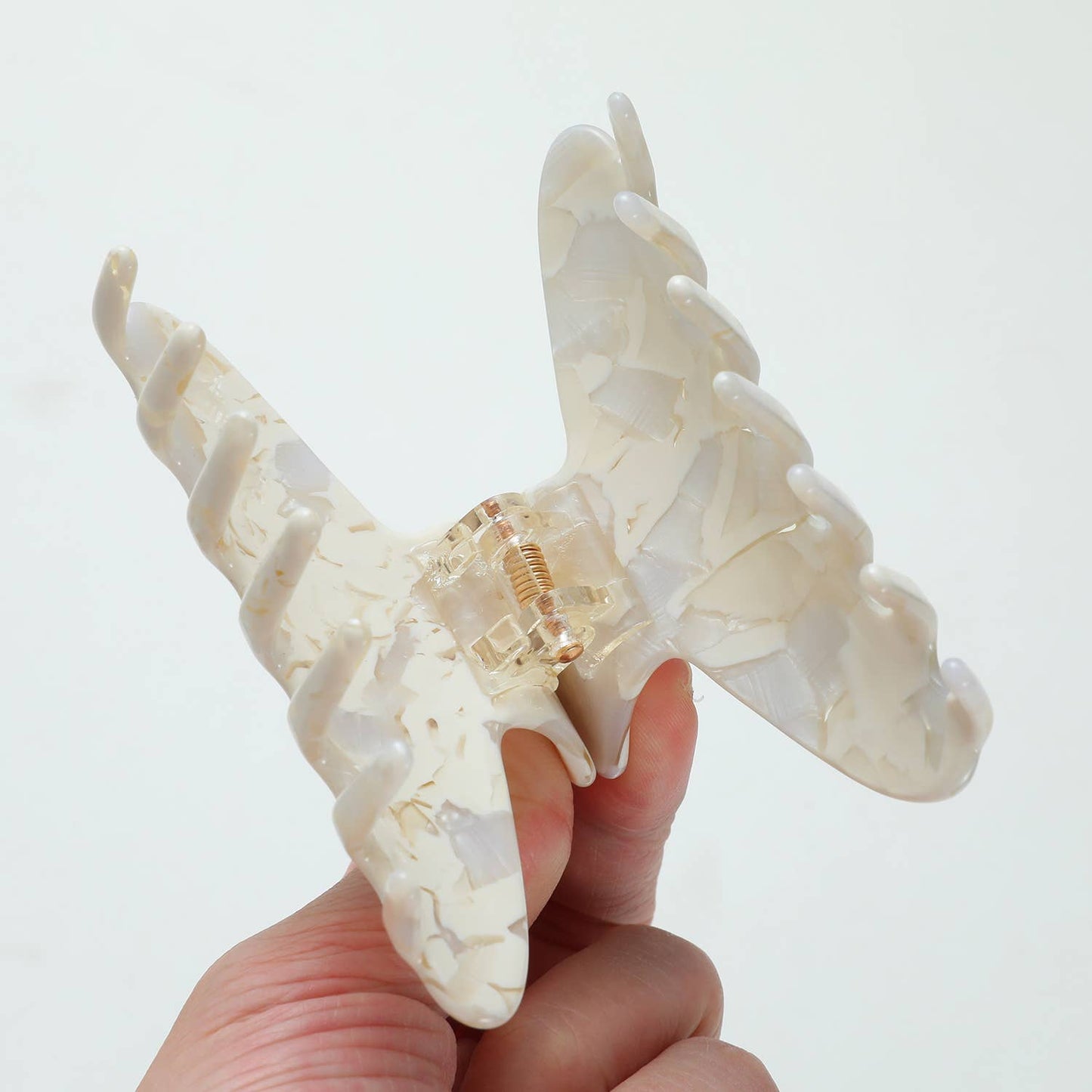 THE IVORY MARBLE CLAW CLIPS