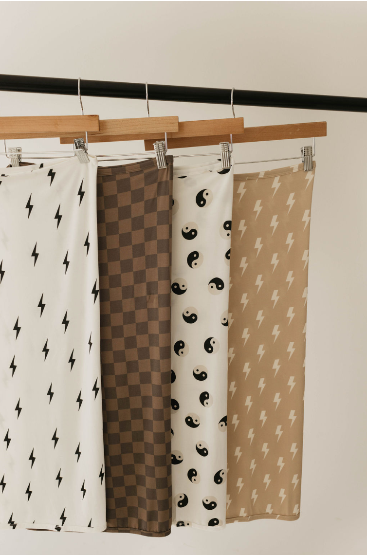 BAMBOO SWADDLE | Faded Brown Checkerboard