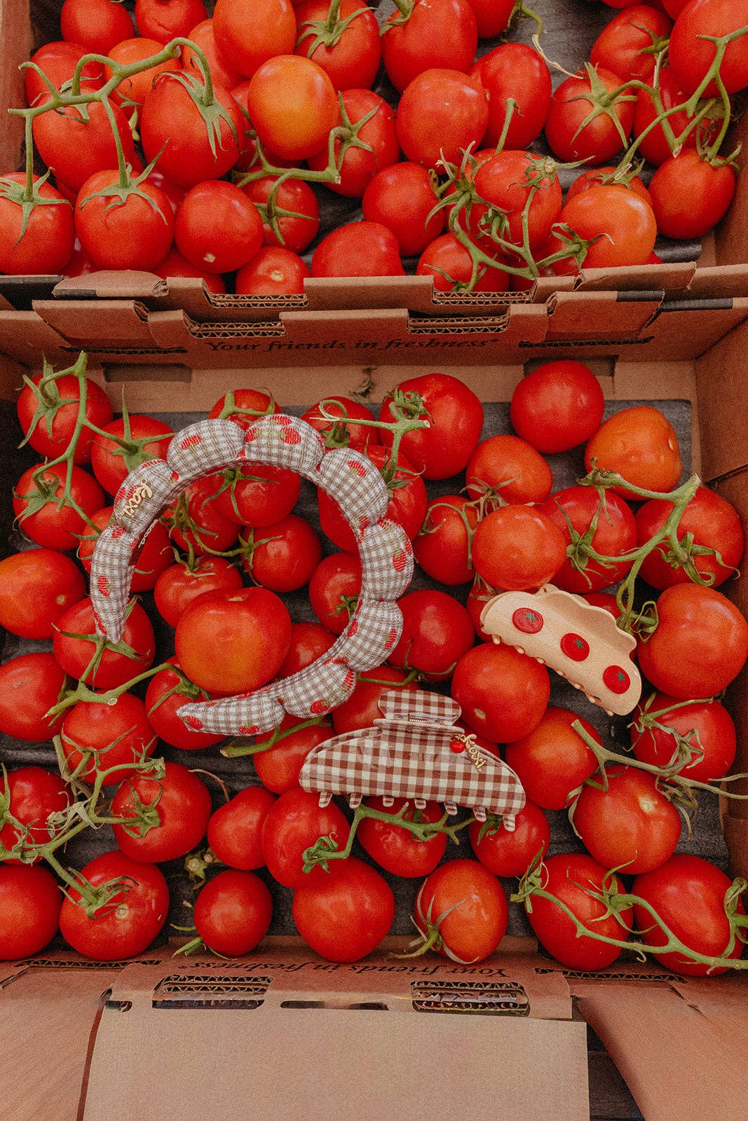 THE BROWN GINGHAM TOMATO CHARM OVERSIZED CLAW
