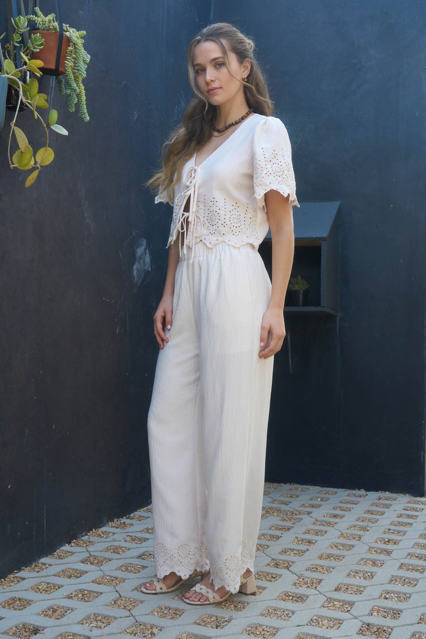 THE IVORY ISLE SET