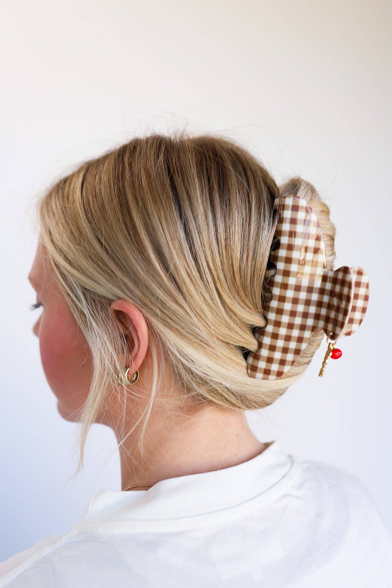 THE BROWN GINGHAM TOMATO CHARM OVERSIZED CLAW