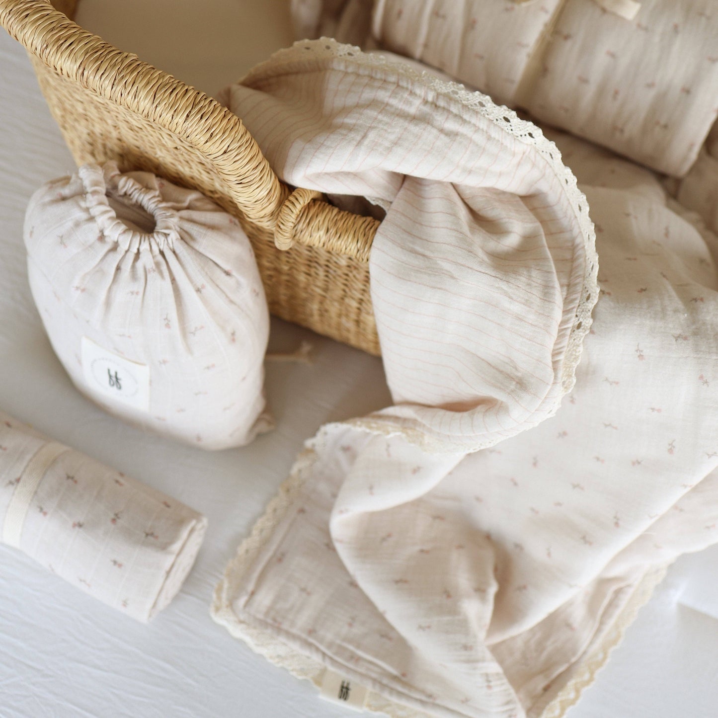 MUSLIN CRIB SHEET | Lucy Floral