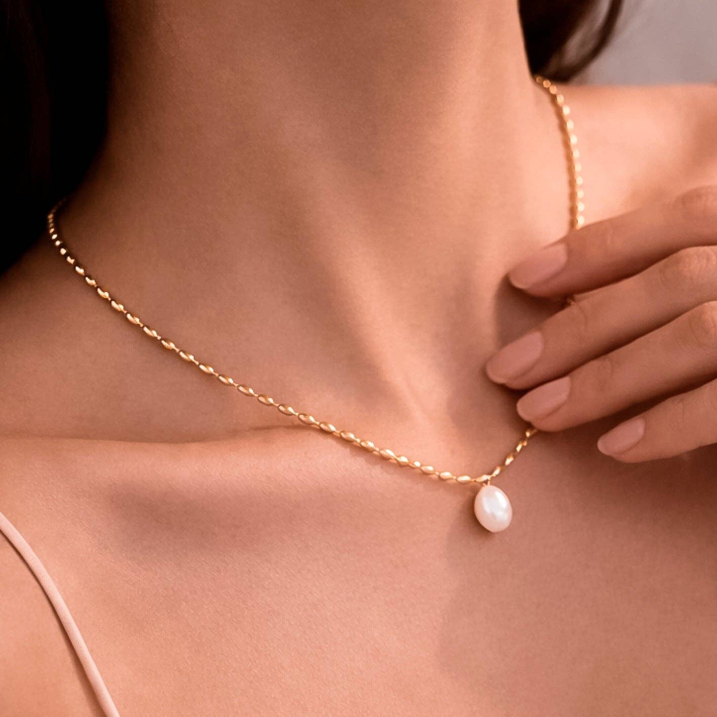 PEARL PENDANT NECKLACE