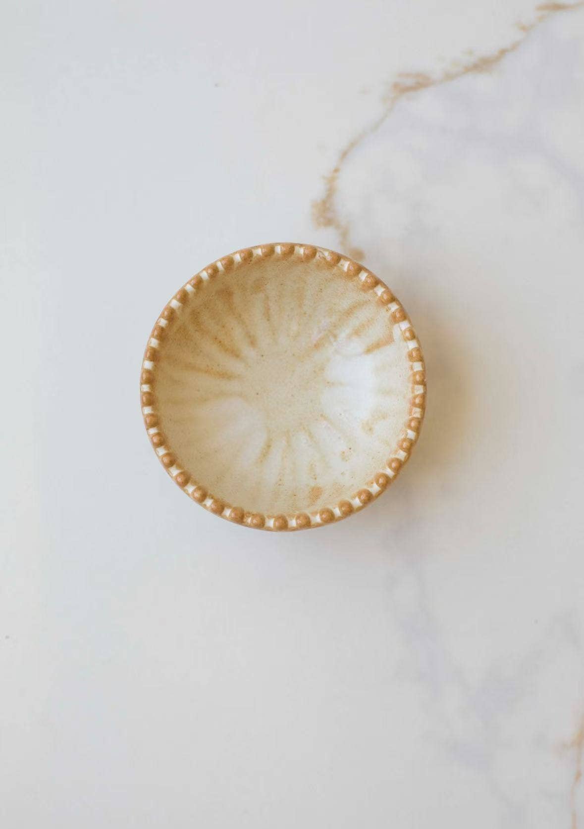 RUFFLED EDGE CERAMIC PINCH BOWL