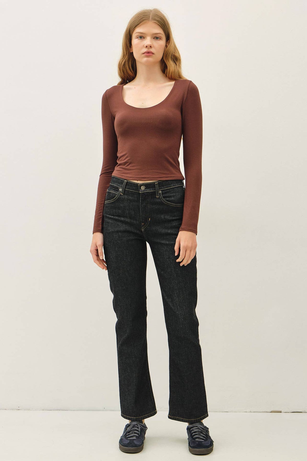 THE EVERYDAY CROPPED SCOOPNECK LONGSLEEVE