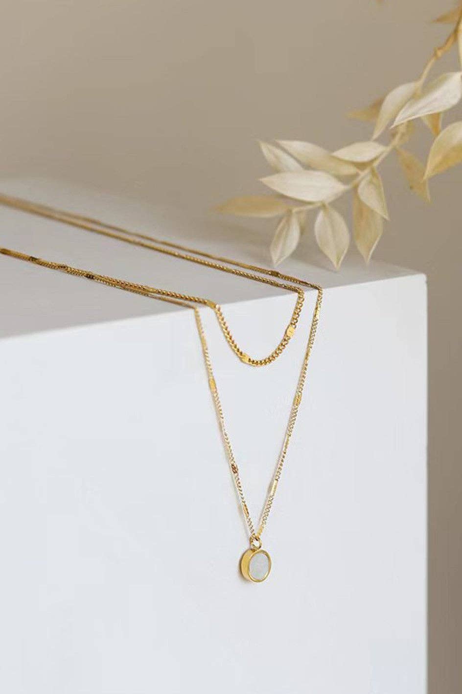 DOUBLE LAYERED GOLD PENDANT NECKLACE