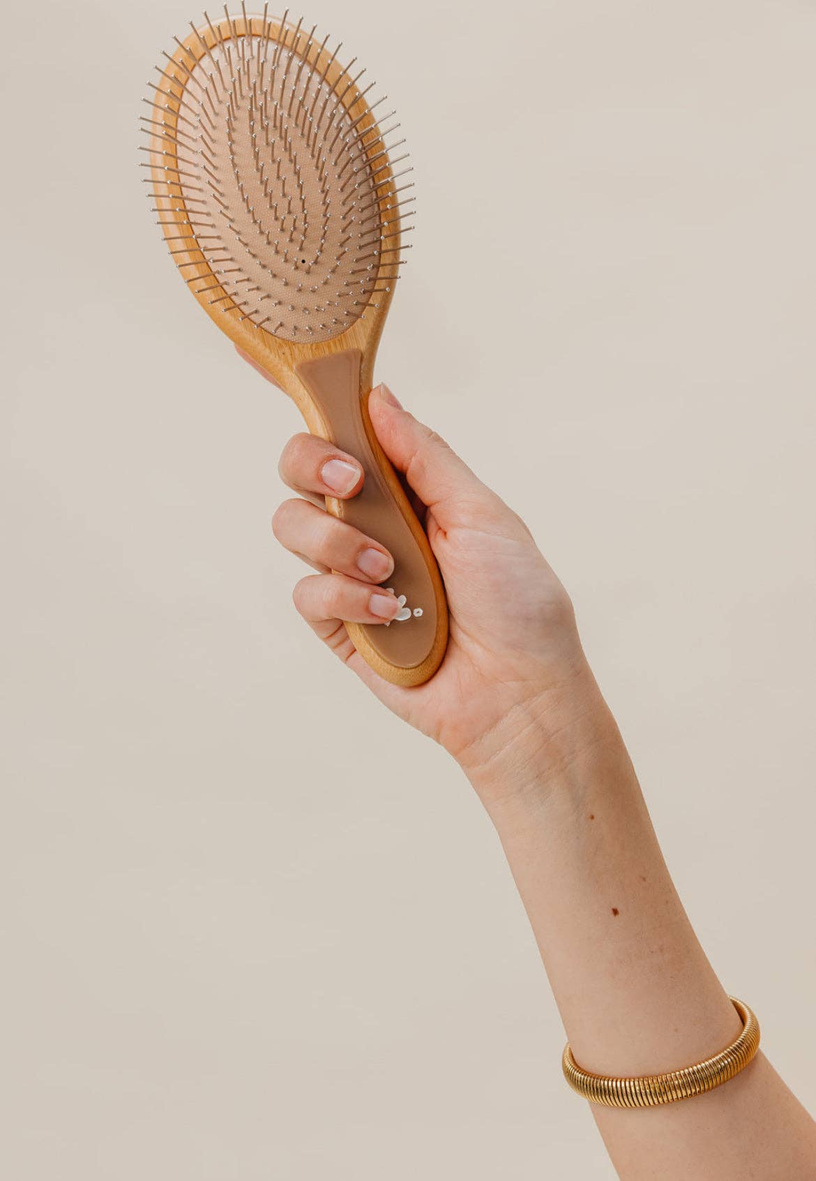 THE BEIGE MOM HAIR BRUSH + MIDI CLAW SET
